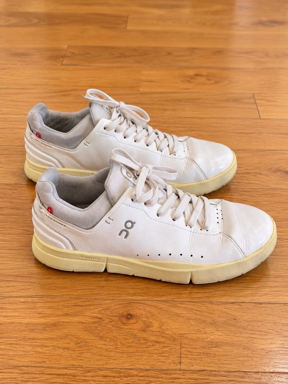 On Running THE ROGER Advantage Sneakers - Women's 8.5